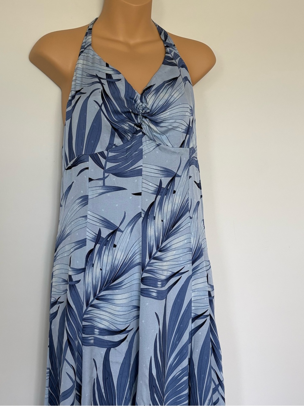 Tommy Bahama 100% Silk Halter Maxi Dress 8 Blue Tropical Palm Leaf Resort Wear - Picture 2 of 13